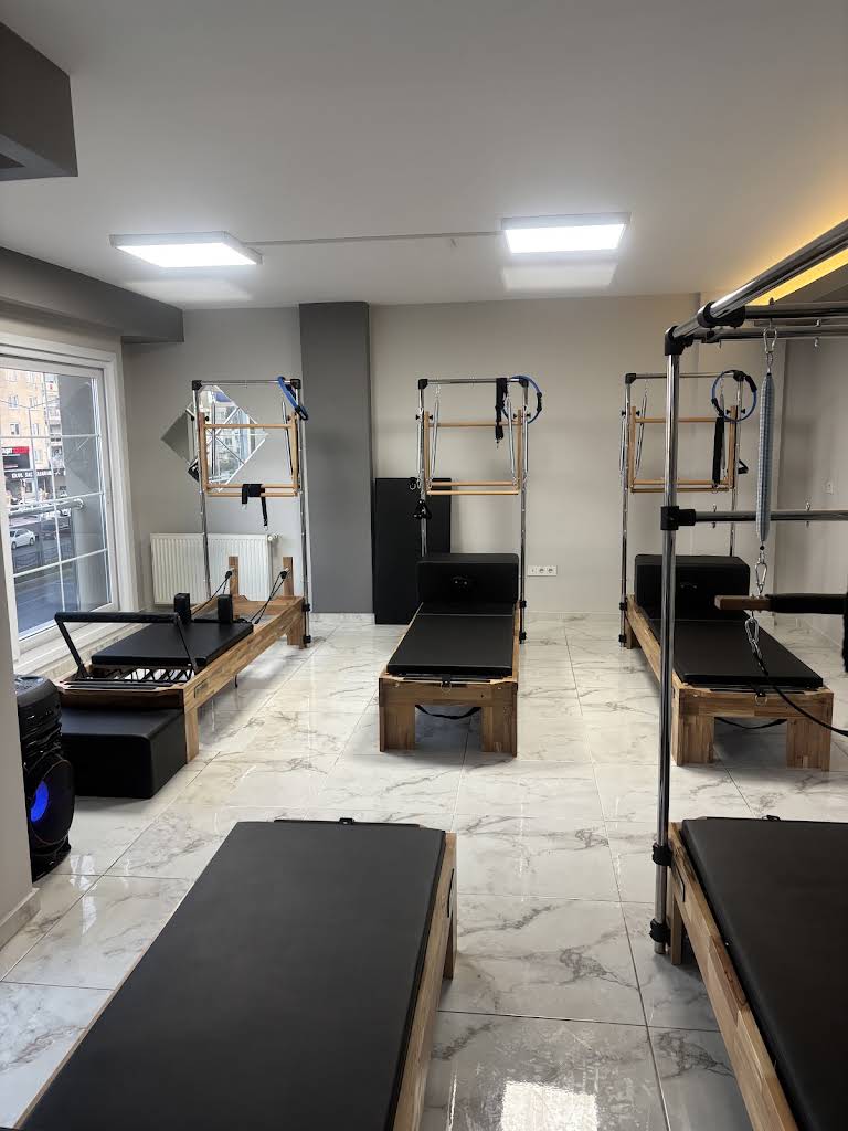 Mood Pilates Studio’nun Yenişehir’deki ferah reformer alanı